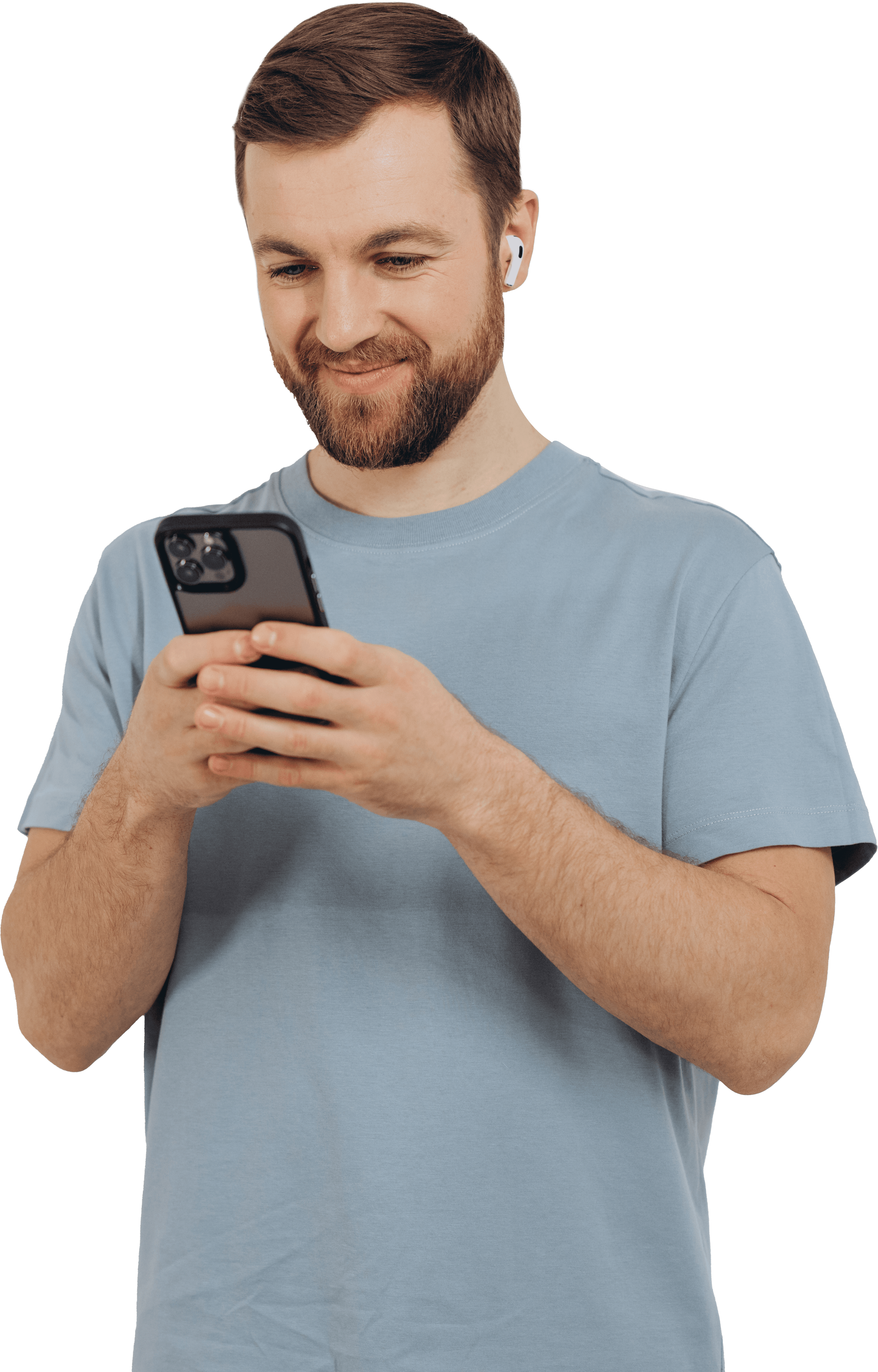 persona viendo su celular